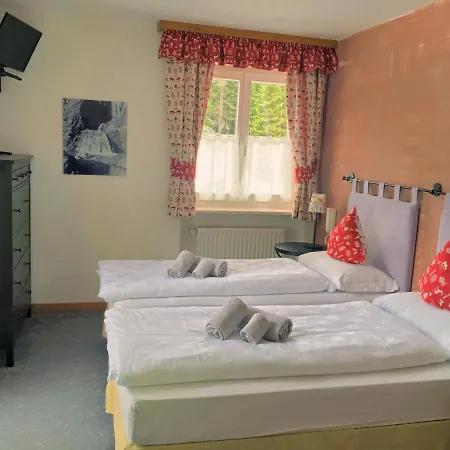 イン Rifugio Monti Pallidi カナツェーイ