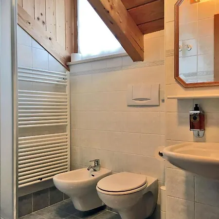 イン Rifugio Monti Pallidi カナツェーイ