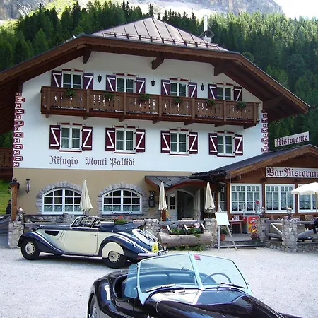 Rifugio Monti Pallidi カナツェーイ