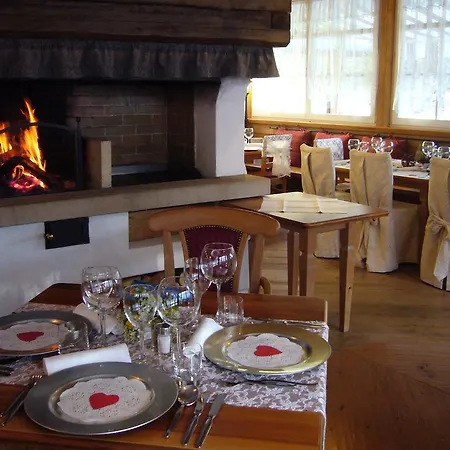 瑞福吉奥蒙蒂帕里蒂宾馆 2*