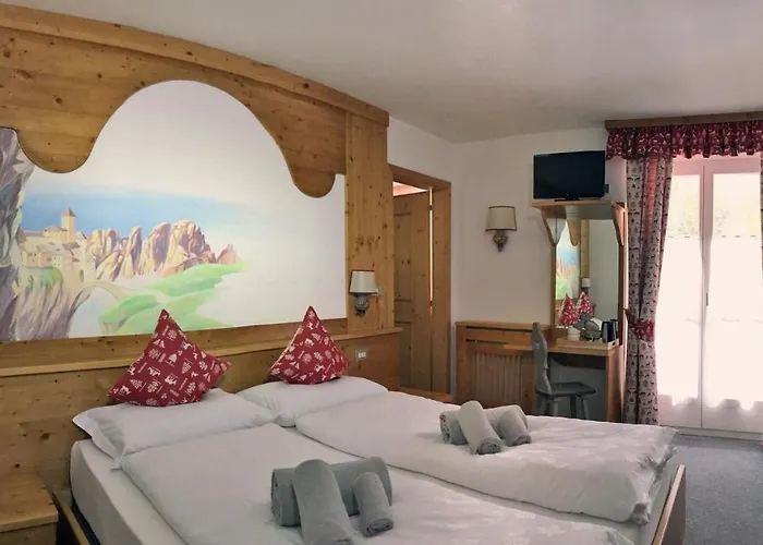 Rifugio Monti Pallidi Канацеи